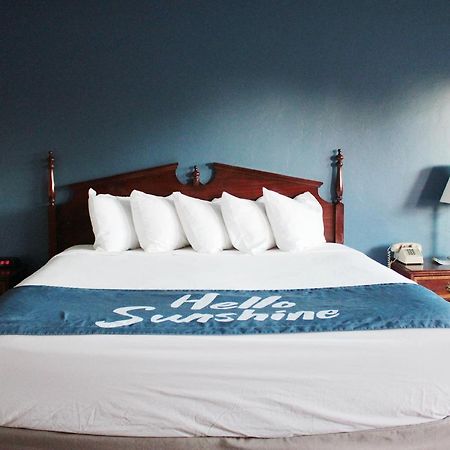Days Inn By Wyndham Show Low Bagian luar foto